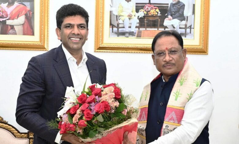 मुख्यमंत्री विष्णु देव साय से केंद्रीय संचार एवं ग्रामीण विकास राज्य मंत्री डॉ. चन्द्रशेखर पेम्मासानी ने की सौजन्य मुलाक़ात