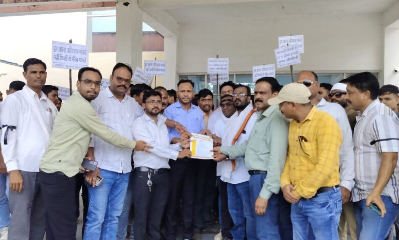 नंबर की बाजीगरी में उलझा ओबीसी समुदाय, 10 सूत्रीय मांगों को लेकर सौपा ज्ञापन नंबर की बाजीगरी में उलझा ओबीसी समुदाय, 10 सूत्रीय मांगों को लेकर सौपा ज्ञापन