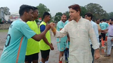 तिरोड़ी में भव्य फुटबॉल टूर्नामेंट सम्पन्न — विधायक गौरव पारधी ने किया युवा खिलाड़ियों का उत्साहवर्धन तिरोड़ी में भव्य फुटबॉल टूर्नामेंट सम्पन्न — विधायक गौरव पारधी ने किया युवा खिलाड़ियों का उत्साहवर्धन