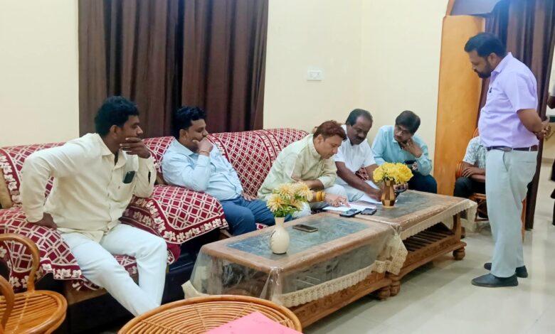 पीड़ित परिवार से मिले विधायक गौरव पारधी