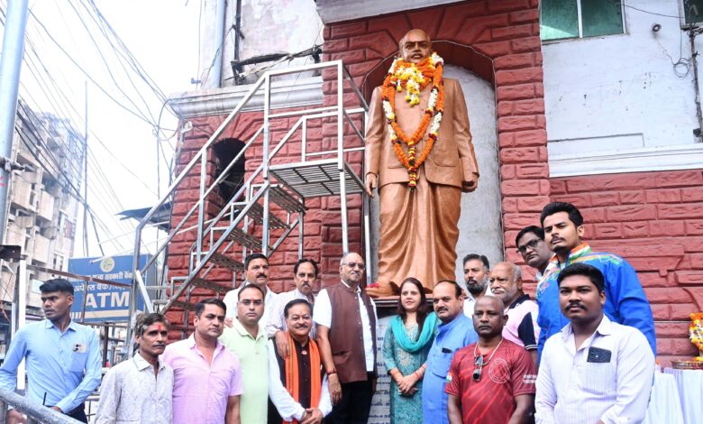 शिक्षाविद डॉक्टर श्यामा प्रसाद मुखर्जी को जयन्ती पर गणमान्यजनों, आमजनों ने किया नमन