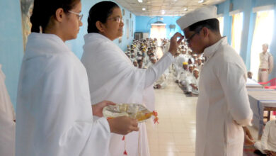 कैदियों की सूनी कलाइयों में ब्रह्माकुमारी बहनों ने राखी बाँधी कैदियों की सूनी कलाइयों में ब्रह्माकुमारी बहनों ने राखी बाँधी
