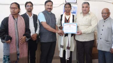 पर्यटन मंत्री राजेश अग्रवाल ने हैमर थ्रो में राज्य स्तर पर तृतीय स्थान प्राप्त करने वाली छात्रा सुधा सिंह को किया सम्मानित….