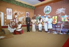 जनजातीय परंपराओं और संस्कृति पर आधारित भव्य प्रदर्शनी का राष्ट्रपति श्रीमती द्रौपदी मुर्मु ने किया अवलोकन…..