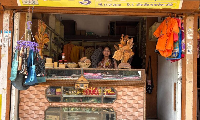 नाबार्ड की ‘ग्राम दुकान’ से स्व-सहायता समूह की महिलाएं बन रहीं आत्मनिर्भर, हुनर, कौशल और लघु उद्यम को मिल रहा सशक्त मंच, जीवन स्तर में हो रहा सुधार…. नाबार्ड की ‘ग्राम दुकान’ से स्व-सहायता समूह की महिलाएं बन रहीं आत्मनिर्भर, हुनर, कौशल और लघु उद्यम को मिल रहा सशक्त मंच, जीवन स्तर में हो रहा सुधार….