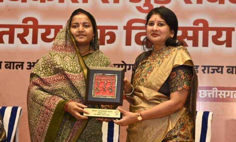 हर बच्चा अपना है, यही सोच बदलेगी भविष्य की दिशा – मंत्री श्रीमती लक्ष्मी राजवाड़े….. हर बच्चा अपना है, यही सोच बदलेगी भविष्य की दिशा – मंत्री श्रीमती लक्ष्मी राजवाड़े…..