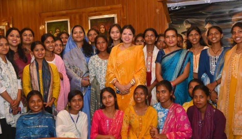 मंत्री श्रीमती लक्ष्मी राजवाड़े ने 600 छात्राओं को दिखाई द केरल स्टोरी 2, बेटियों के सुरक्षित और सशक्त भविष्य के लिए सामाजिक विषयों से कराया गया अवगत……