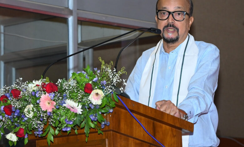 अपनी भावनाओं, दुख और खुशी को व्यक्त करने का सबसे सरल और सशक्त माध्यम हमारी मातृभाषा होती है- रमेन डेका…. अपनी भावनाओं, दुख और खुशी को व्यक्त करने का सबसे सरल और सशक्त माध्यम हमारी मातृभाषा होती है- रमेन डेका….