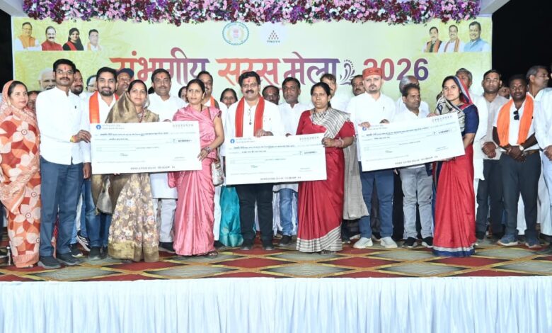 उपमुख्यमंत्री विजय शर्मा ने महिला समूहों को 11.43 करोड़ रुपए की राशि की अंतरित…. उपमुख्यमंत्री विजय शर्मा ने महिला समूहों को 11.43 करोड़ रुपए की राशि की अंतरित….