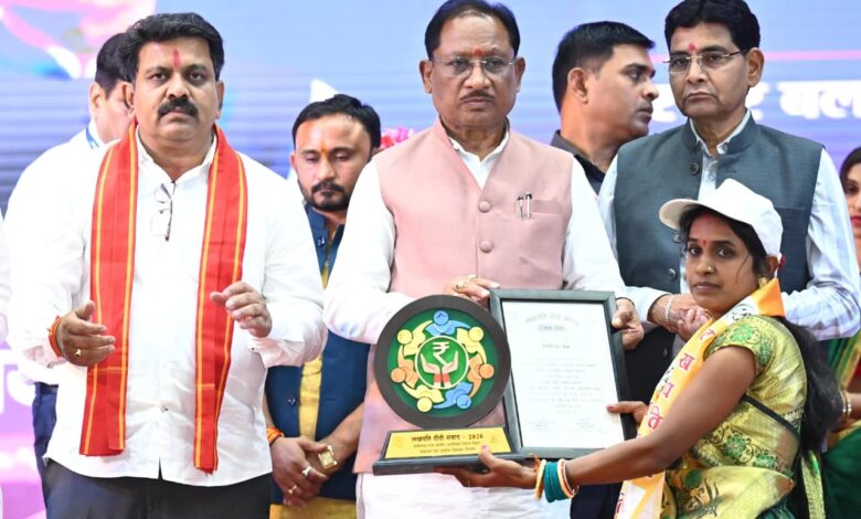 छत्तीसगढ़ की महिलाएं आत्मनिर्भरता और नवाचार से बना रही हैं नई पहचान – मुख्यमंत्री विष्णु देव साय…. छत्तीसगढ़ की महिलाएं आत्मनिर्भरता और नवाचार से बना रही हैं नई पहचान – मुख्यमंत्री विष्णु देव साय….