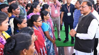 मुख्यधारा की ओर लौटता विश्वास : 140 आत्मसमर्पित नक्सलियों ने मुख्यमंत्री विष्णु देव साय से की मुलाकात….