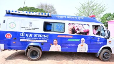 राज्यपाल रमेन डेका ने बेहराखार में पीएम जनमन अंतर्गत संचालित मोबाइल मेडिकल यूनिट का किया अवलोकन…..