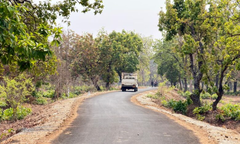 पोलमपल्ली से अरलमपल्ली सड़क बनने से खुश है ग्रामीण, नक्सल गढ़ में विकास की नई जीत…. पोलमपल्ली से अरलमपल्ली सड़क बनने से खुश है ग्रामीण, नक्सल गढ़ में विकास की नई जीत….