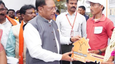 सिलगेर के माड़वी कोसा ने अपने हाथों से बनाया अपना घर, मुख्यमंत्री ने सौंपी खुशियों की चाबी….