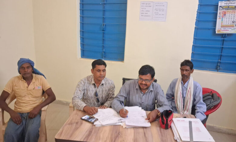 सुशासन तिहार की तैयारी: ग्राम पंचायतों में आवेदन संग्रहण प्रारंभ, कलेक्टर के निर्देशानुसार 22 से 29 अप्रैल तक जिले की समस्त ग्राम पंचायतों में लिए जा रहे आवेदन, 01 मई से होगा सुशासन तिहार का शुभारंभ… सुशासन तिहार की तैयारी: ग्राम पंचायतों में आवेदन संग्रहण प्रारंभ, कलेक्टर के निर्देशानुसार 22 से 29 अप्रैल तक जिले की समस्त ग्राम पंचायतों में लिए जा रहे आवेदन, 01 मई से होगा सुशासन तिहार का शुभारंभ…