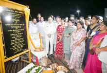 ट्रेफिक सिंग्नल में प्रतीक्षा करने वालों को अब तेज धूप व बारिश में नहीं होगी परेशानी चौक.चौराहों में बनेंगे प्रतीक्षा शेड: उद्योग मंत्री श्री लखनलाल देवांगन…..