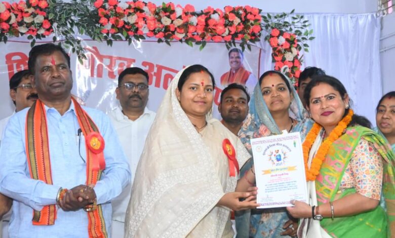 शिक्षकों के समर्पण से ही होगा शिक्षा का सशक्त निर्माण – मंत्री श्रीमती लक्ष्मी राजवाड़े…. शिक्षकों के समर्पण से ही होगा शिक्षा का सशक्त निर्माण – मंत्री श्रीमती लक्ष्मी राजवाड़े….