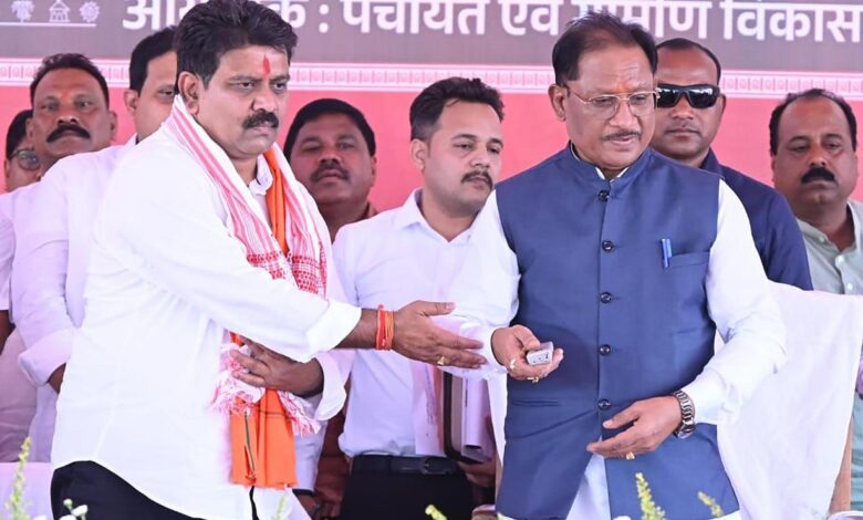 ग्रामीण विकास को नई रफ्तार: 2426 किमी सड़क निर्माण का मुख्यमंत्री विष्णु देव साय ने किया शिलान्यास…. ग्रामीण विकास को नई रफ्तार: 2426 किमी सड़क निर्माण का मुख्यमंत्री विष्णु देव साय ने किया शिलान्यास….