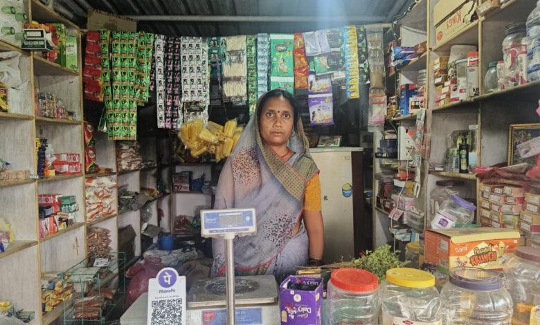 महिलाओं को आर्थिक रूप से सक्षम बनाने महतारी वंदन योजना मददगार : आर्थिक सहायता मिलने से हेमा सिंग बनीं आत्मनिर्भर….. महिलाओं को आर्थिक रूप से सक्षम बनाने महतारी वंदन योजना मददगार : आर्थिक सहायता मिलने से हेमा सिंग बनीं आत्मनिर्भर…..