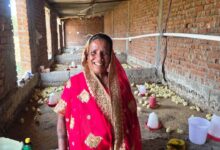 मजदूरी छोड़ ‘लखपति दीदी’ बनीं मति बाई, मुर्गी पालन से संवर रहा परिवार का भविष्य…..
