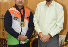 राज्यपाल रमेन डेका ने स्वर्ण पदक विजेता आर्मरेसलर श्रीमंत झा को दी बधाई….