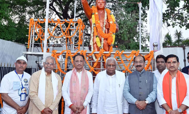 सुशासन तिहार 2026: मुख्यमंत्री विष्णु देव साय ने किया मुंगेली नगर के चौक-चौराहों में स्थापित प्रतिमाओं का अनावरण….. सुशासन तिहार 2026: मुख्यमंत्री विष्णु देव साय ने किया मुंगेली नगर के चौक-चौराहों में स्थापित प्रतिमाओं का अनावरण…..