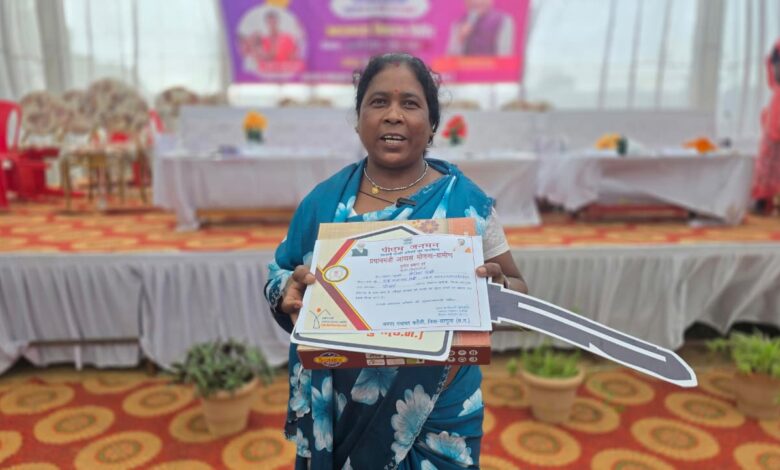 सुशासन तिहार 2026 ने बदली मोनिका तिर्की की जिंदगी, अब टपकती छत नहीं बल्कि पक्के घर का मिला सुकून….