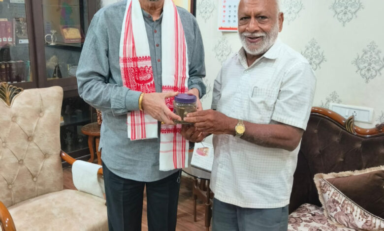 ’छत्तीसगढ़ चाय व्यापारी संघ के उपाध्यक्ष ने की राज्यपाल रमेन डेका से सौजन्य भेंट’…. ’छत्तीसगढ़ चाय व्यापारी संघ के उपाध्यक्ष ने की राज्यपाल रमेन डेका से सौजन्य भेंट’….