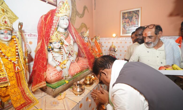 सुशासन तिहार के दौरान मुख्यमंत्री विष्णुदेव साय पहुंचे कोसला धाम, माता कौशल्या मंदिर में पूजा-अर्चना कर प्रदेशवासियों की सुख-समृद्धि की कामना की….