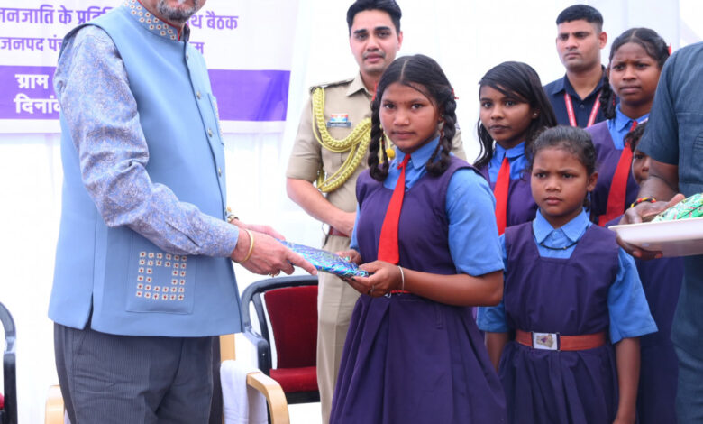 हर घर में पढ़ाई का एक कोना हो, तभी बच्चे आगे बढ़ेंगे- राज्यपाल रमेन डेका…. हर घर में पढ़ाई का एक कोना हो, तभी बच्चे आगे बढ़ेंगे- राज्यपाल रमेन डेका….