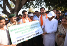 मुख्यमंत्री विष्णु देव साय ने समाज प्रमुख को सौंपा टेंट एवं बर्तन सामग्री, ग्राम आमगांव में बढ़ेगा रोजगार…..