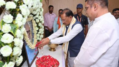 मुख्यमंत्री विष्णुदेव साय ने स्वर्गीय दिनेश सेन को दी श्रद्धांजलि : शोक संतप्त परिवार से की मुलाकात….. मुख्यमंत्री विष्णुदेव साय ने स्वर्गीय दिनेश सेन को दी श्रद्धांजलि : शोक संतप्त परिवार से की मुलाकात…..