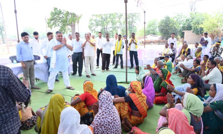 जनदर्शन में मंत्री राजेश अग्रवाल ने सुनी ग्रामीणों की समस्याए, ग्राम हरिहरपुर में जनता से सीधा संवाद, त्वरित निराकरण के लिए अधिकारियों को दिए निर्देश….