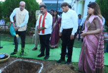 राज्यपाल रमेन डेका ने किया पौधरोपण, कवर्धा कलेक्ट्रेट परिसर में रोपा आम का पौधा, पर्यावरण संरक्षण का दिया संदेश….