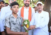 सुशासन तिहार : मुख्यमंत्री विष्णु देव साय ने मेधावी छात्र गिरवर पटेल को किया सम्मानित….