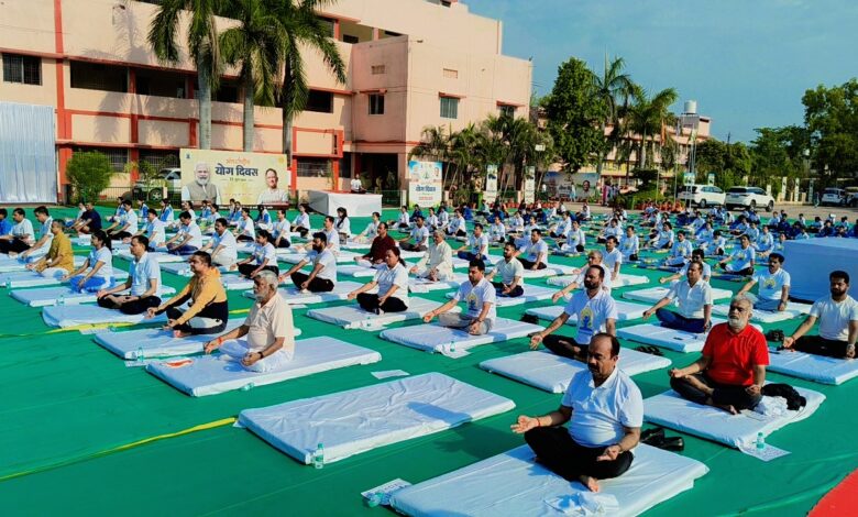 अच्छे शारीरिक और मानसिक स्वास्थ्य के लिए रोज करें योग – उप मुख्यमंत्री अरुण साव…. अच्छे शारीरिक और मानसिक स्वास्थ्य के लिए रोज करें योग – उप मुख्यमंत्री अरुण साव….