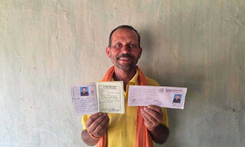 मुख्यमंत्री हेल्पलाइन 1076 का असरः बैल चराते किसान की एक कॉल पर प्रशासन ने घर पहुंचकर सुलझाई समस्या…..