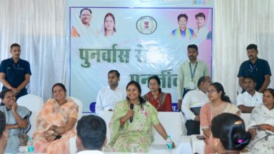 हिंसा से विकास की ओर : आत्मसमर्पित महिलाओं के बीच पहुंचीं मंत्री लक्ष्मी राजवाड़े, पुनर्वास नीति को बताया नई जिंदगी की राह….