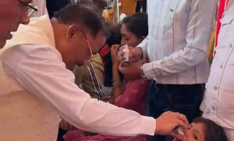 चंद्रनाहू कुर्मी-क्षत्रिय समाज के केंद्रीय अधिवेशन में मुख्यमंत्री ने बच्चों को कराया स्वर्णप्राशन, आयुर्वेदिक परंपरा और स्वस्थ बाल्य जीवन के महत्व को किया रेखांकित…. चंद्रनाहू कुर्मी-क्षत्रिय समाज के केंद्रीय अधिवेशन में मुख्यमंत्री ने बच्चों को कराया स्वर्णप्राशन, आयुर्वेदिक परंपरा और स्वस्थ बाल्य जीवन के महत्व को किया रेखांकित….