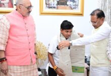 श्रीलंका दौरे के लिए भारतीय अंडर-19 महिला क्रिकेट टीम की उपकप्तान बनीं महक नरवासे : मुख्यमंत्री विष्णु देव साय ने किया सम्मानित….. श्रीलंका दौरे के लिए भारतीय अंडर-19 महिला क्रिकेट टीम की उपकप्तान बनीं महक नरवासे : मुख्यमंत्री विष्णु देव साय ने किया सम्मानित…..