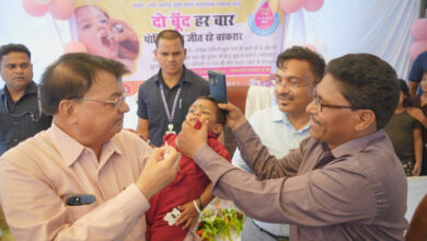 बच्चों को पोलियो की दो बूंद पिलाकर मंत्री लखनलाल देवांगन ने किया राष्ट्रीय पल्स पोलियो अभियान का शुभारंभ…..