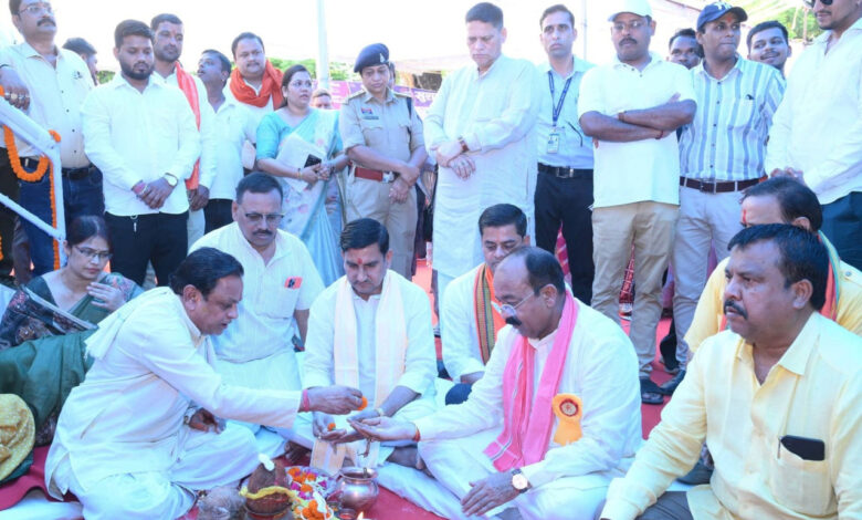 विकास की नई इबारत लिख रहा बिलासपुर, योजनाओं का लाभ अंतिम व्यक्ति तक पहुंचाना हमारी प्रतिबद्धता : केंद्रीय राज्य मंत्री तोखन साहू……