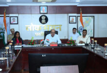 राज्यपाल रमेन डेका ने सक्ती जिले के अधिकारियों से की चर्चा, जल संरक्षण, हरियाली और लखपति दीदीयों के नवाचार आधारित गतिविधियों पर दिया विशेष जोर…..