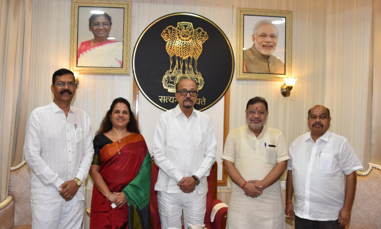 राज्यपाल रमेन डेका से क्षेत्र के जनप्रतिनिधियों ने की भेंट….. राज्यपाल रमेन डेका से क्षेत्र के जनप्रतिनिधियों ने की भेंट…..