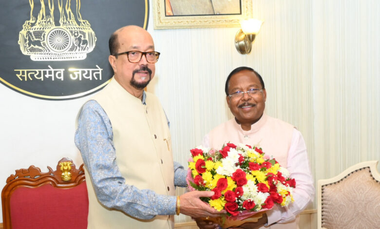 राज्यपाल रमेन डेका से कृषि मंत्री नेताम ने की भेंट….
