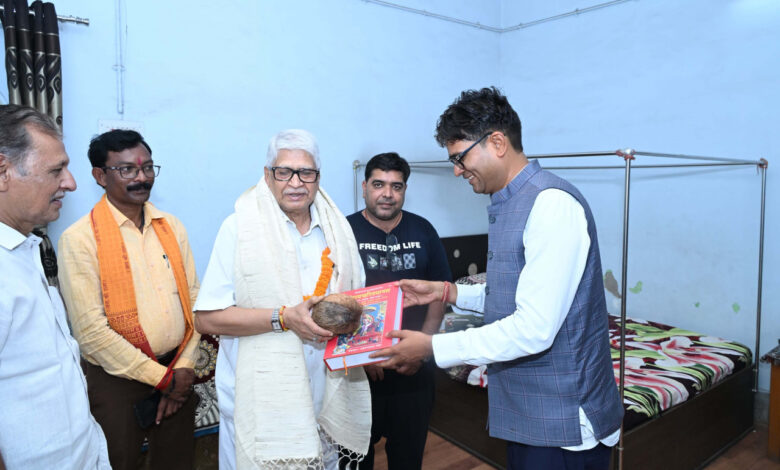 सेवा, सुशासन और जनकल्याण के 12 वर्ष: वित्त मंत्री ओ.पी. चौधरी ने प्रबुद्धजनों से किया संवाद, विशेष जनसंपर्क अभियान के तहत वरिष्ठ नागरिकों, शिक्षाविद् एवं अधिवक्ता का किया सम्मान…. सेवा, सुशासन और जनकल्याण के 12 वर्ष: वित्त मंत्री ओ.पी. चौधरी ने प्रबुद्धजनों से किया संवाद, विशेष जनसंपर्क अभियान के तहत वरिष्ठ नागरिकों, शिक्षाविद् एवं अधिवक्ता का किया सम्मान….