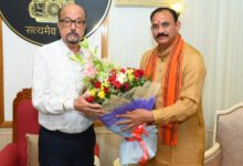 राज्यपाल रमेन डेका से स्वास्थ्य एवं परिवार कल्याण मंत्री जायसवाल ने की भेंट…… राज्यपाल रमेन डेका से स्वास्थ्य एवं परिवार कल्याण मंत्री जायसवाल ने की भेंट……